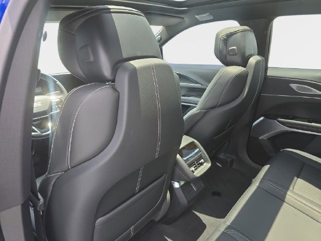 Used 2026 Cadillac Lyriq Signature Sport AWD/4WD image 10