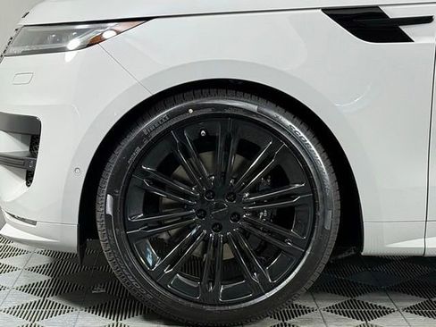 New 2026 Land Rover Range Rover Sport Dynamic SE AWD/4WD image 14