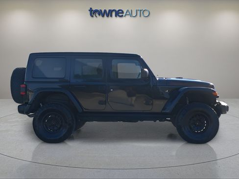 Used 2022 Jeep Wrangler Unlimited Rubicon w/ LED Lighting Group AWD/4WD image 6