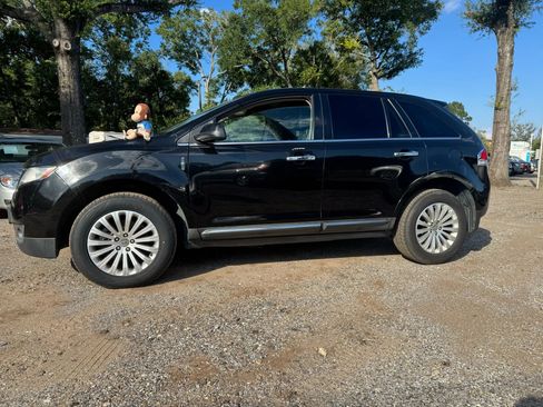 Used 2014 Lincoln MKX FWD image 2
