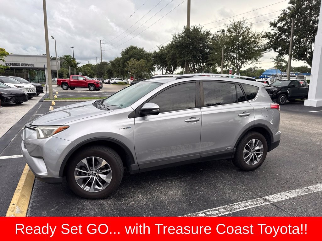 Used 2018 Toyota RAV4 LE w/ Carpet Mat Package AWD/4WD image 3