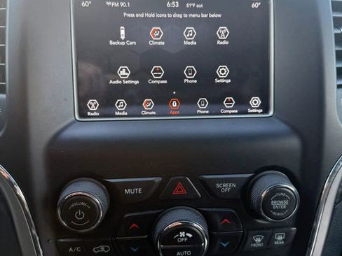 Used 2019 Jeep Grand Cherokee Laredo RWD image 25