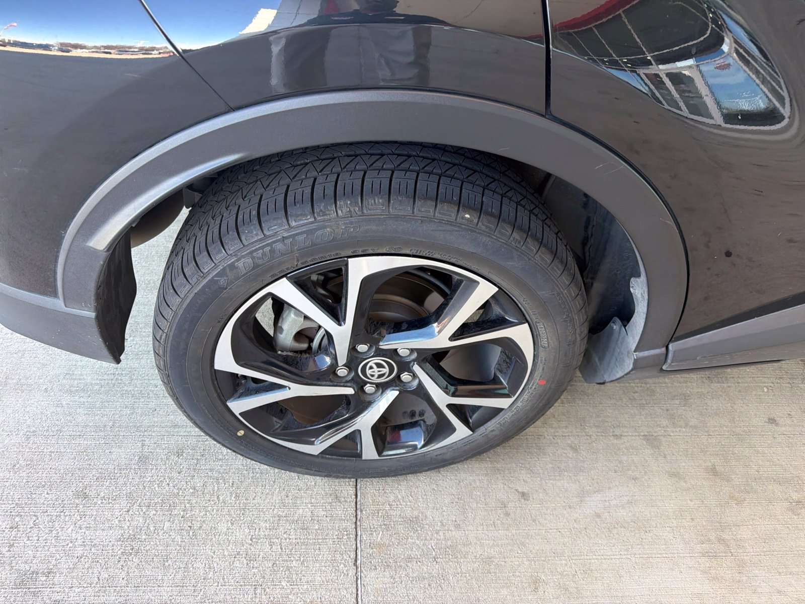 Used 2021 Toyota C-HR XLE FWD image 16