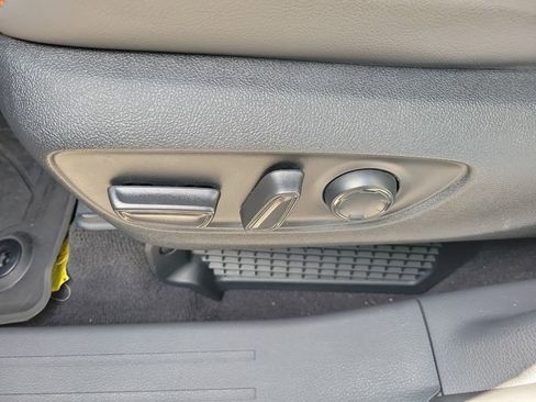 Used 2023 Toyota Sienna XSE FWD image 18