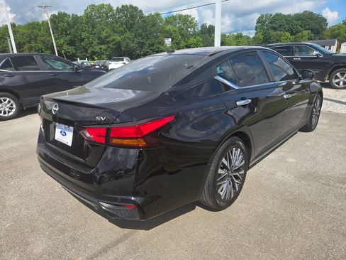 Used 2023 Nissan Altima 2.5 SV w/ SV Premium Package FWD image 4