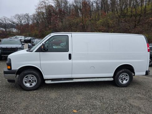 Used 2025 GMC Savana 2500 w/ Driver Convenience Package RWD image 2