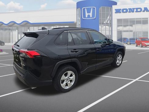 Used 2021 Toyota RAV4 XLE image 9