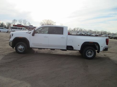 New 2026 GMC Sierra 3500 SLE w/ SLE Value Package image 9