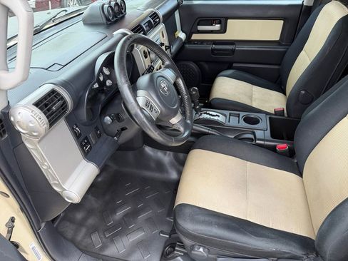 Used 2010 Toyota FJ Cruiser 4WD image 10