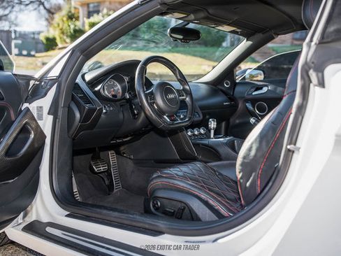Used 2015 Audi R8 V8 w/ Full Leather Package image 30