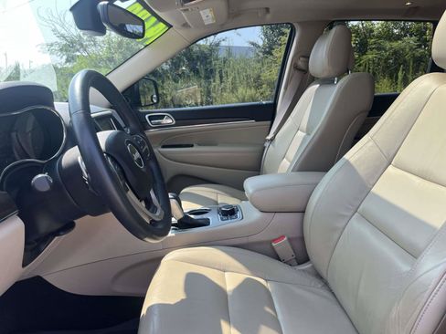 Used 2017 Jeep Grand Cherokee Limited AWD/4WD image 15
