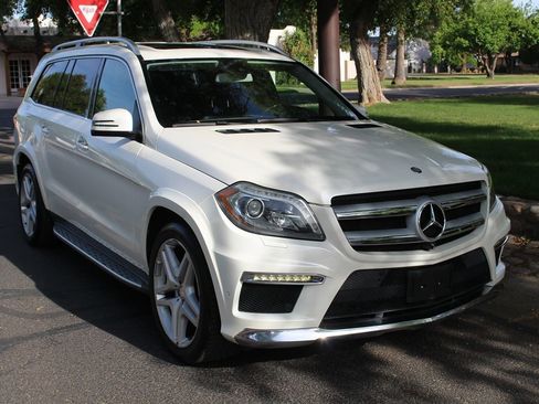 Used 2015 Mercedes-Benz GL 550 4MATIC image 53