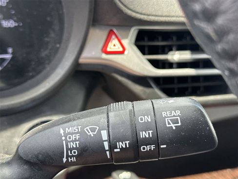 Used 2022 Toyota Sienna XLE FWD image 21