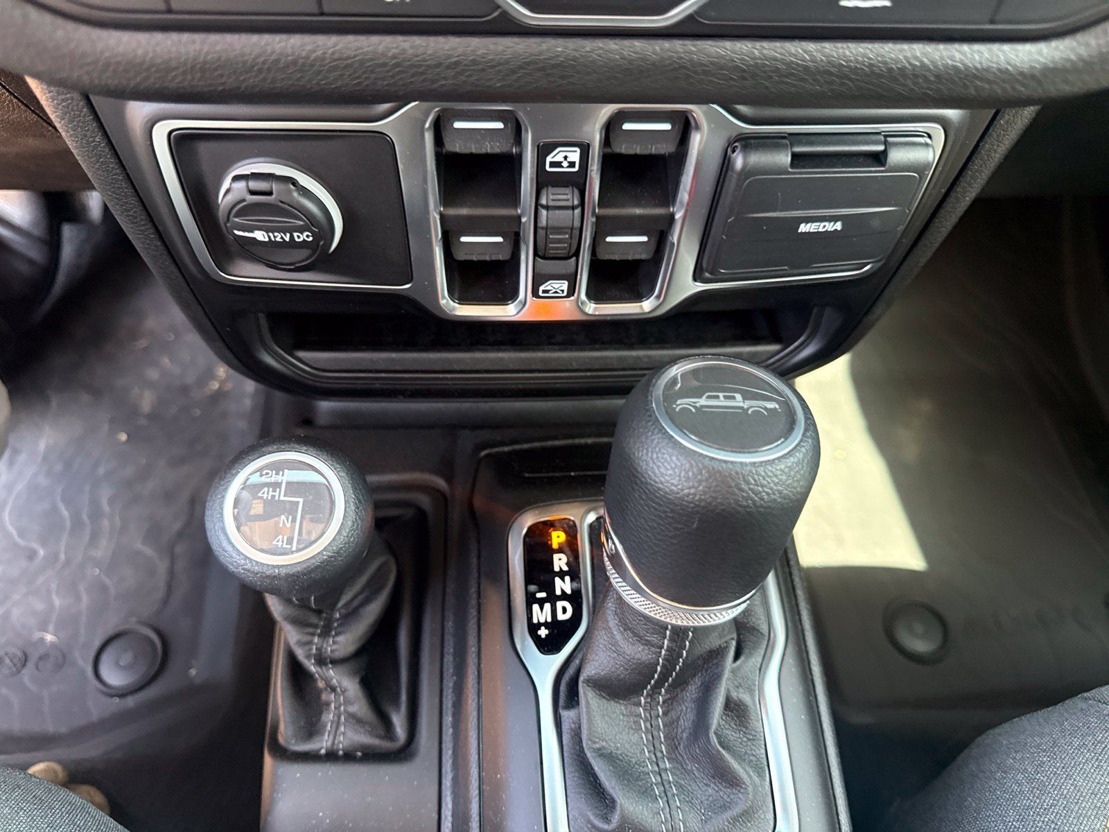 Used 2026 Jeep Gladiator Sport AWD/4WD image 14