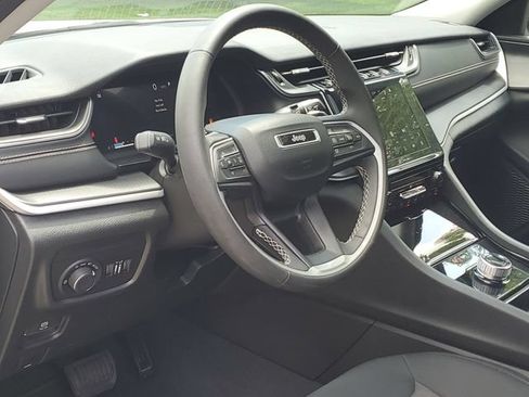 Used 2023 Jeep Grand Cherokee L Laredo AWD/4WD image 8