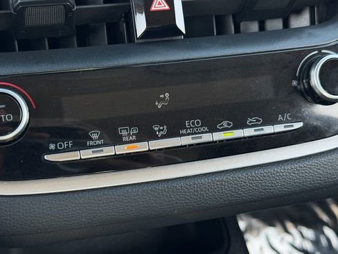 Used 2021 Toyota Corolla LE image 22