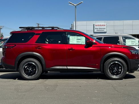 New 2025 Nissan Pathfinder Rock Creek image 3