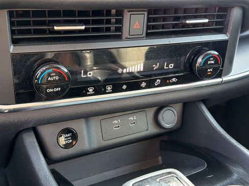 Used 2024 Nissan Rogue SV AWD/4WD image 19