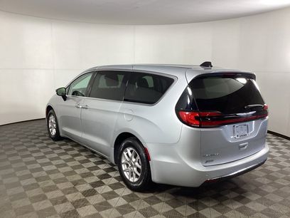 Used 2024 Chrysler Pacifica Touring-L