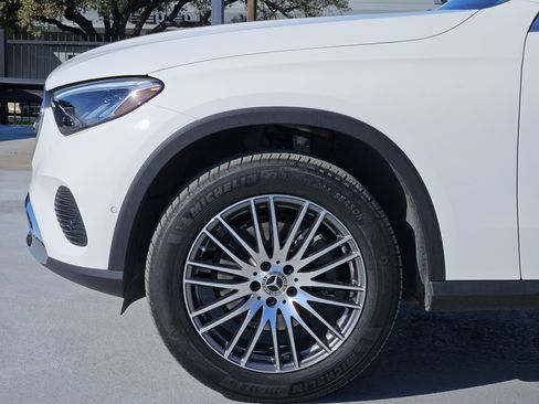 Certified 2025 Mercedes-Benz GLC 300 image 11