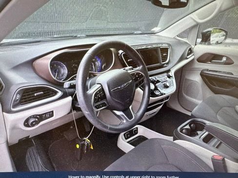 Used 2018 Chrysler Pacifica Touring Plus w/ Tire & Wheel Group FWD image 6