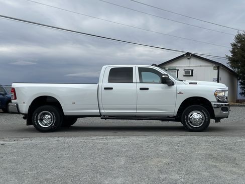 Used 2024 RAM 3500 Tradesman w/ Chrome Appearance Group image 2