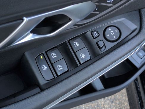 Used 2025 BMW 330i Sedan w/ Convenience Package image 15