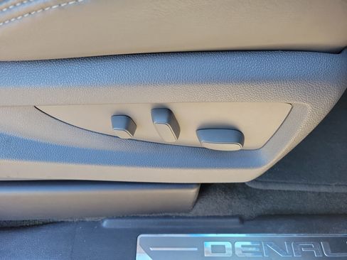 Used 2017 GMC Yukon Denali w/ Open Road Package image 9