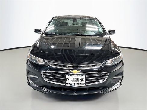 Used 2017 Chevrolet Malibu LT image 2