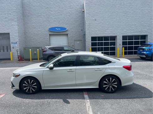 Used 2023 Honda Civic EX image 2