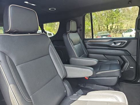 Used 2023 Chevrolet Suburban Premier image 28