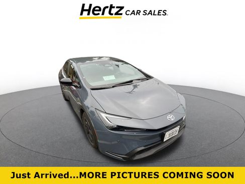Used 2025 Toyota Prius LE image 1