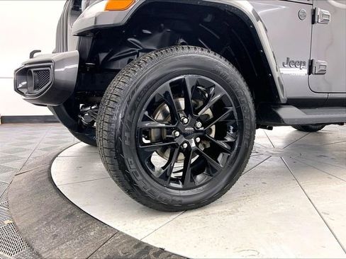 Used 2021 Jeep Wrangler Unlimited Sahara image 9