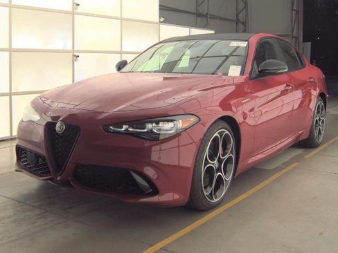Used 2024 Alfa Romeo Giulia Veloce image 1