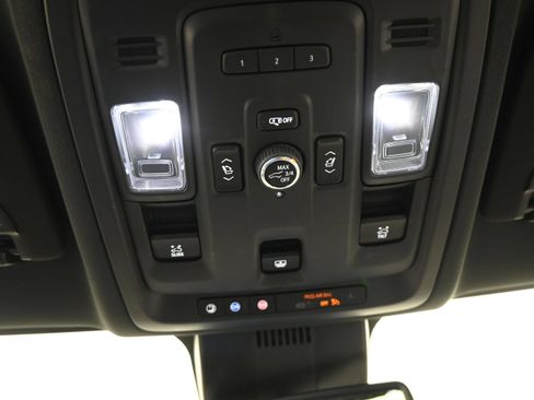 Used 2024 Chevrolet Tahoe Z71 w/ Luxury Package AWD/4WD image 27
