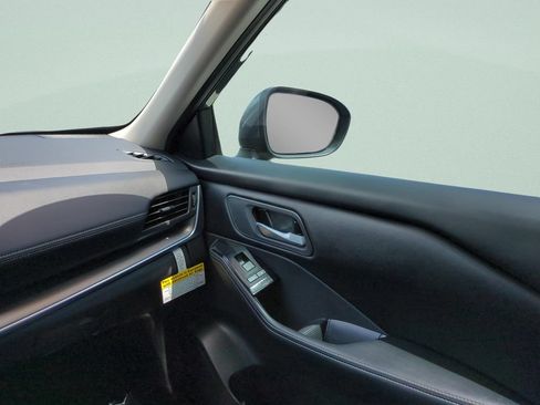 Certified 2026 Nissan Rogue SV FWD image 26