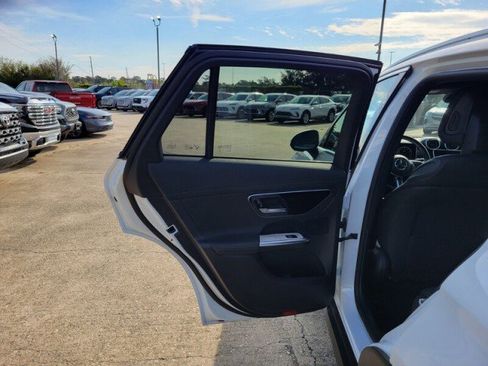 Used 2024 Mercedes-Benz GLC 300 w/ Winter Package image 27