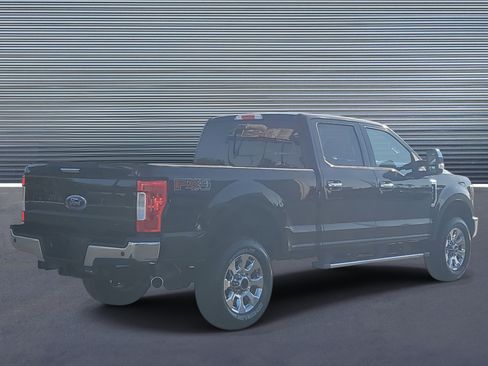 Used 2018 Ford F250 Lariat w/ Chrome Package image 3