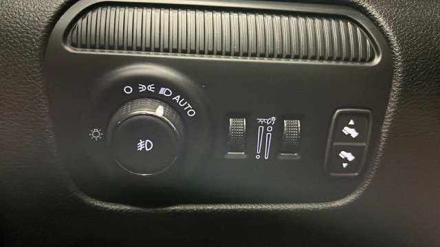 Used 2024 Jeep Wagoneer L Series II AWD/4WD image 34