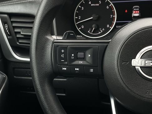 Used 2024 Nissan Rogue S image 13