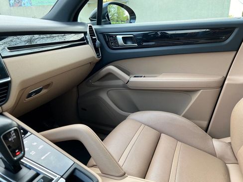 Used 2019 Porsche Cayenne Base AWD 4dr SUV image 33