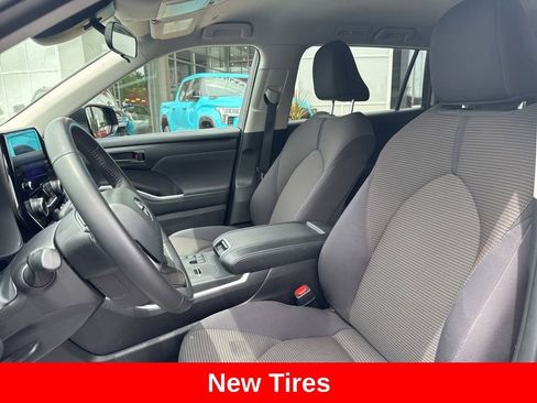 Certified 2025 Toyota Highlander LE FWD image 13