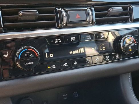 Certified 2023 Nissan Pathfinder SL w/ Black Appearance Package AWD/4WD image 16