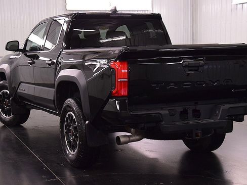 Used 2025 Toyota Tacoma TRD Sport image 5