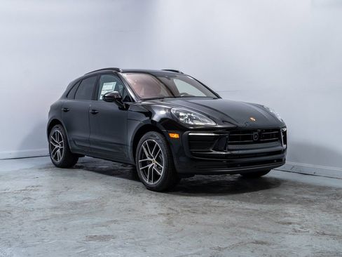 Certified 2025 Porsche Macan AWD/4WD image 9