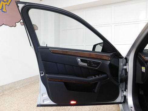 Used 2013 Mercedes-Benz E 350 4MATIC Sedan image 28