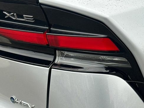 Used 2024 Toyota Prius XLE image 32