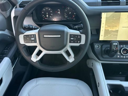 New 2026 Land Rover Defender 110 X-Dynamic SE image 25