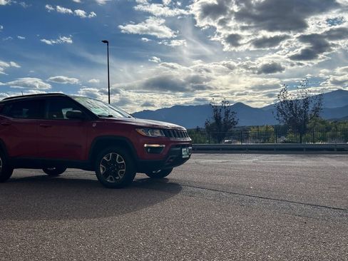 Used 2018 Jeep Compass Trailhawk w/ Cold Weather Group image 18