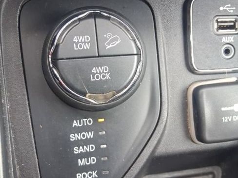 Used 2019 Jeep Compass Trailhawk w/ Cold Weather Group AWD/4WD image 29
